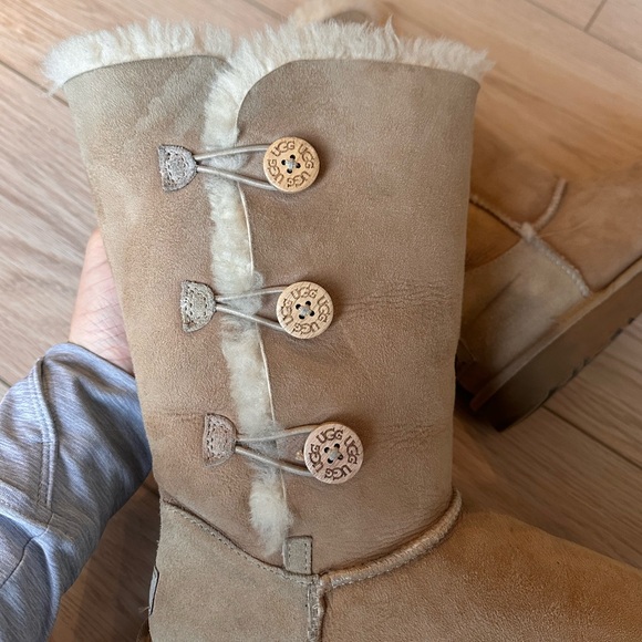 UGG Women's Bailey Button Triplet II Water Resistant Boots - Size 5 - Picture 5 of 8